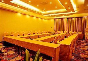 Nanchang Huayu New World Hotel Esterno foto